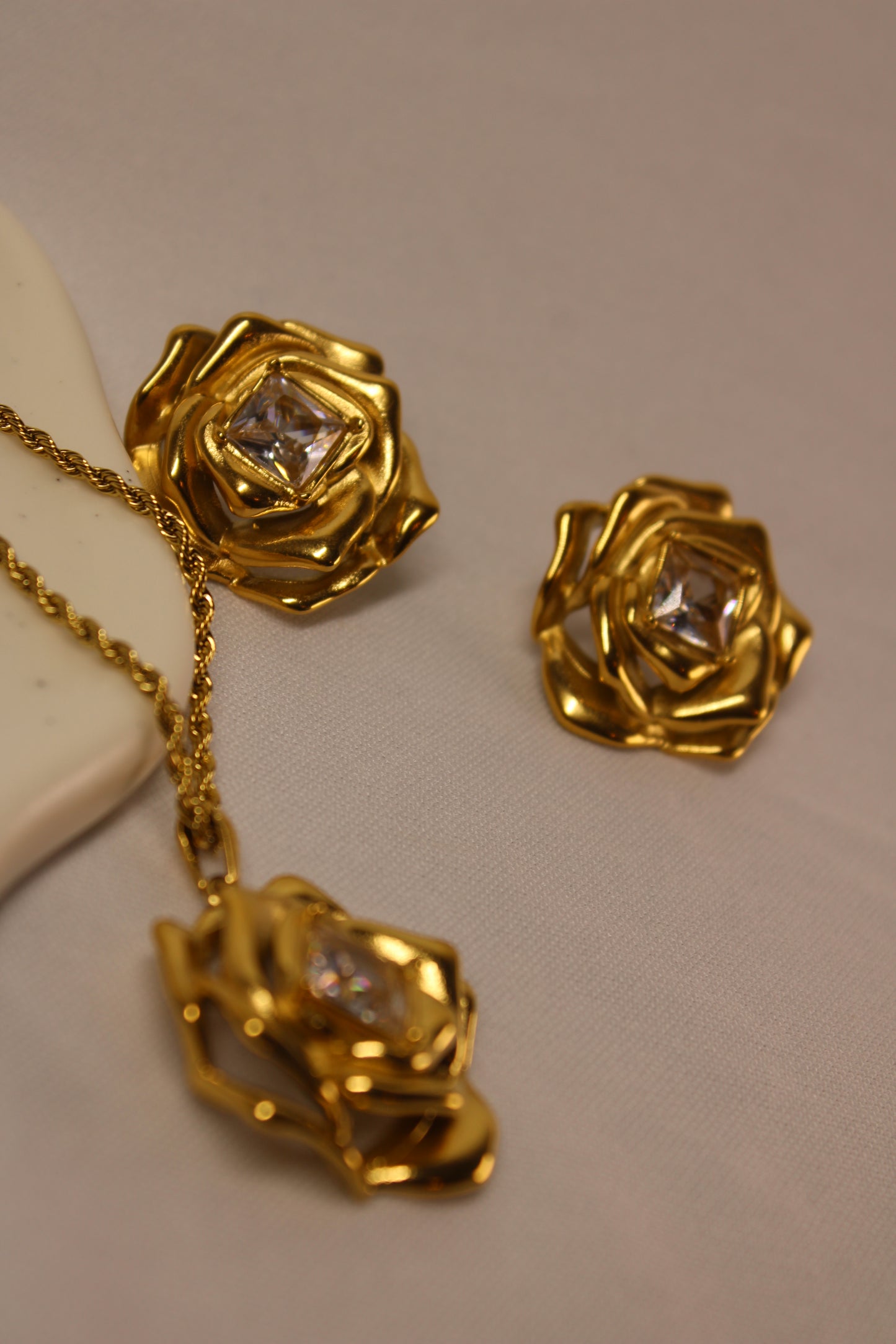 Lena earring and necklace set